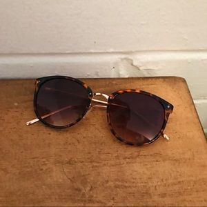Round Tortoise Shell Sunglasses